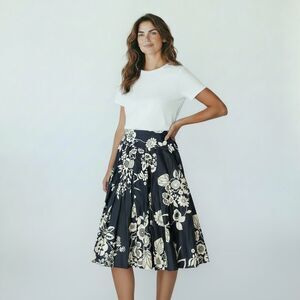 Josephine Chaus Skirt Women's Size 4 Navy White Floral Midi Pleated skirt
